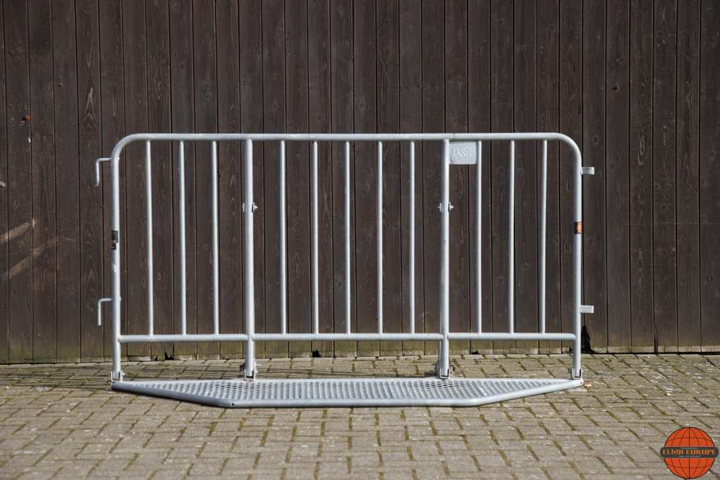 Equipment 1 Equipment für Verkehrssicherung unerlässliche Absperrungen für die Sicherheit auf Veranstaltungen und Events der Besucher, Leihen und Mieten.